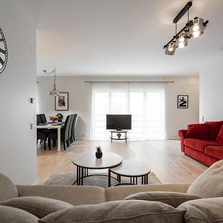 Airhome - Black&White Tallinn Bagian luar foto