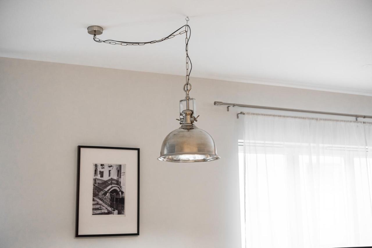 Airhome - Black&White Tallinn Bagian luar foto
