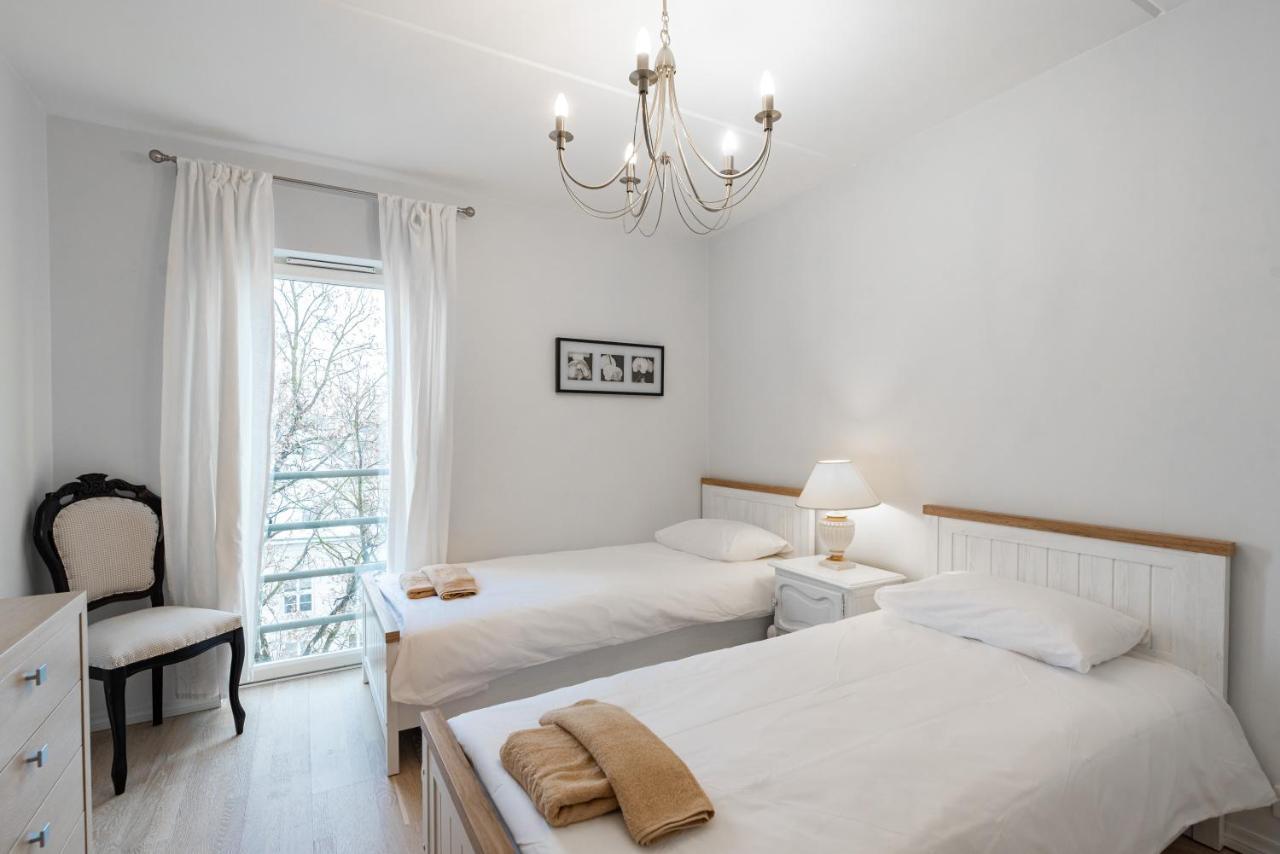 Airhome - Black&White Tallinn Bagian luar foto
