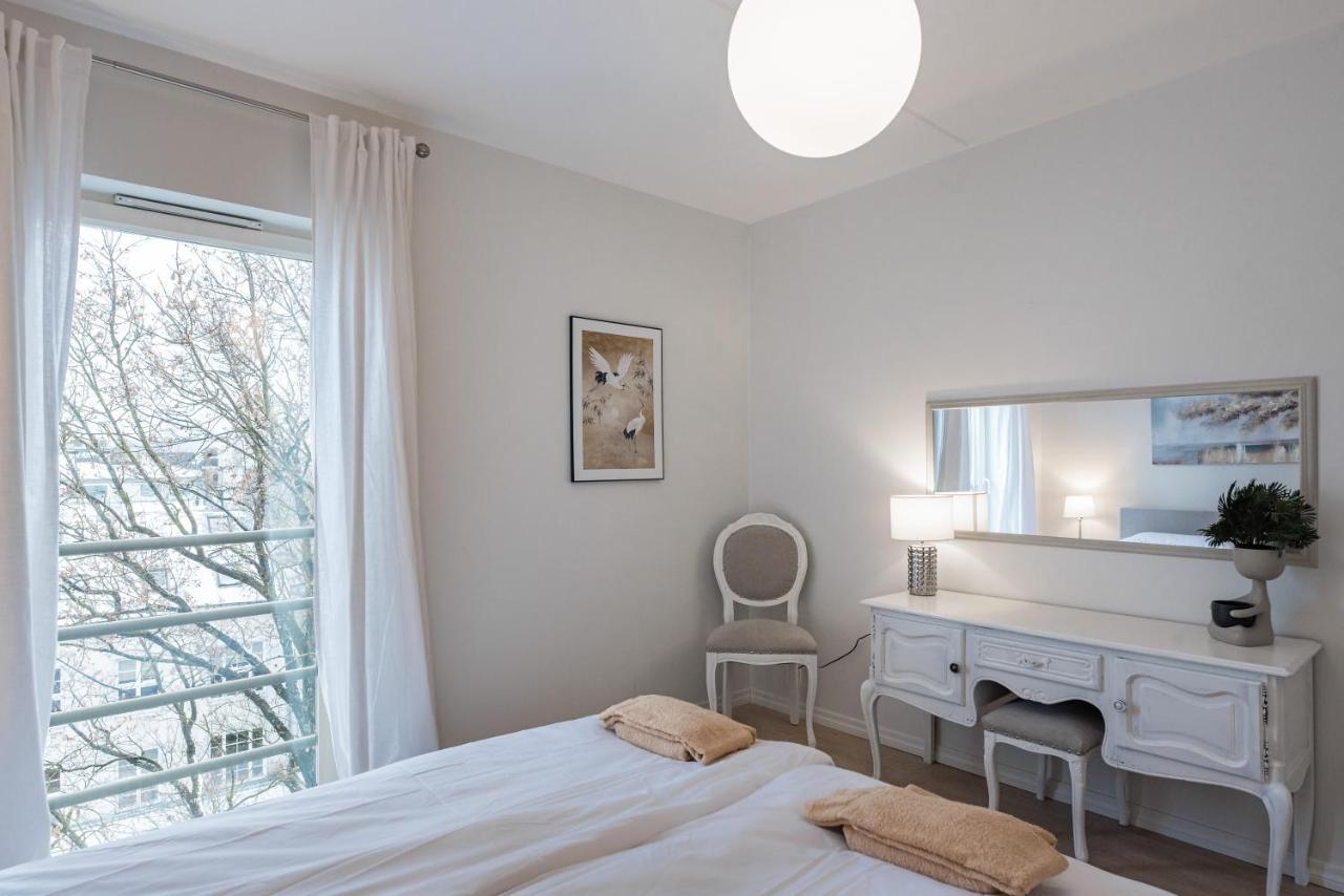 Airhome - Black&White Tallinn Bagian luar foto