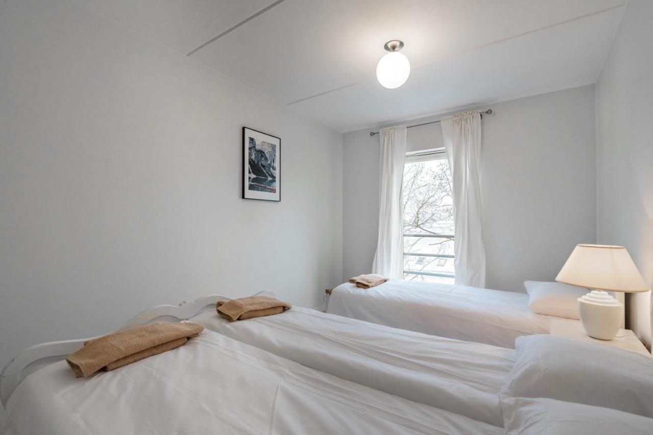 Airhome - Black&White Tallinn Bagian luar foto