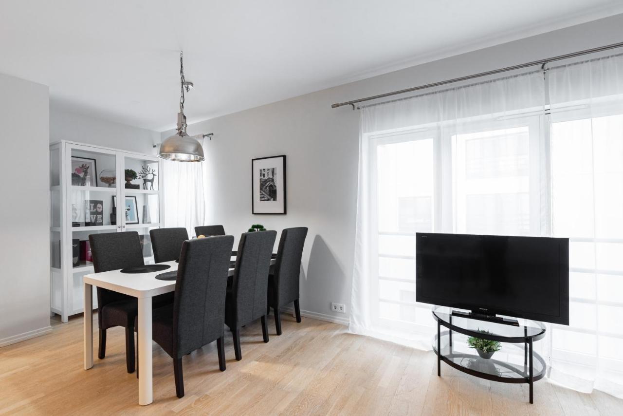 Airhome - Black&White Tallinn Bagian luar foto