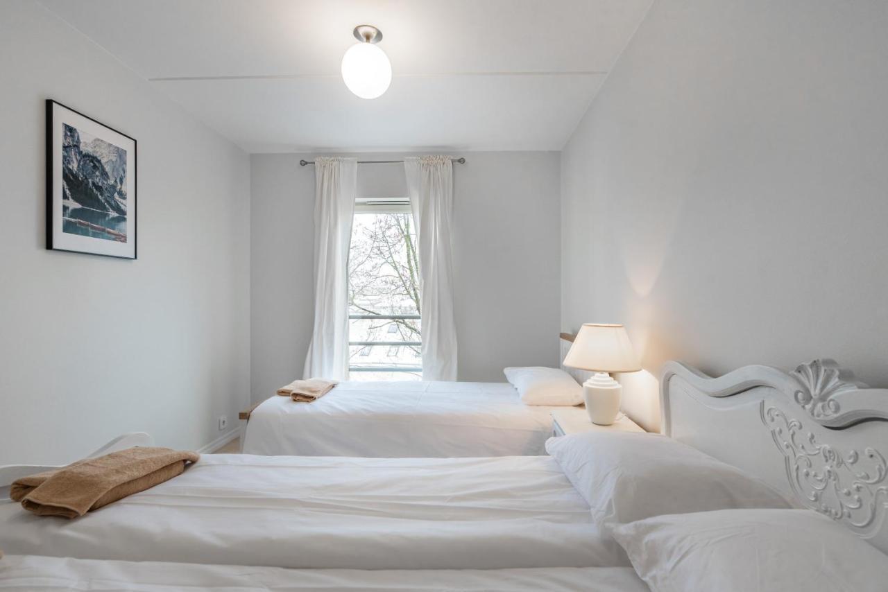 Airhome - Black&White Tallinn Bagian luar foto